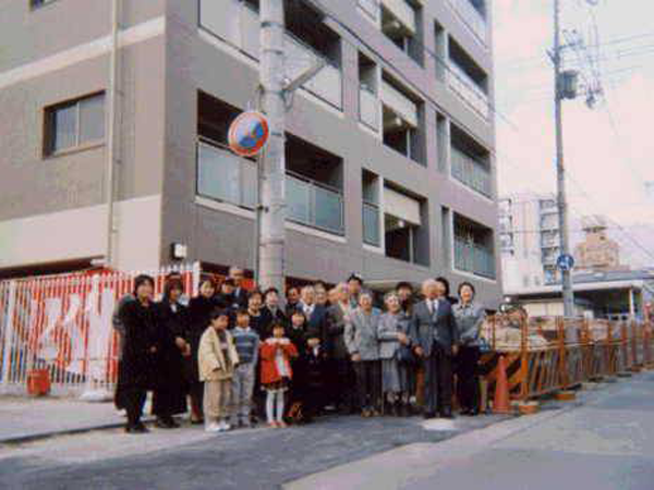 コーポラティブハウス竣工時入居者集合写真